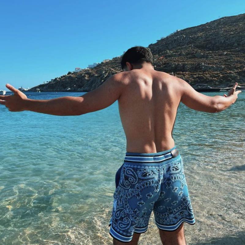 সংবাদ সংস্থা সূত্রের খবর, ওরহান মুম্বইয়ের বাসিন্দা। 