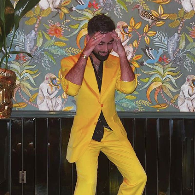 অনুরাগীরা কেউ কেউ মনে করছেন, খুব শীঘ্রই বড় পর্দায় দেখা যাবে ওরহানকে। সেই সূত্রেই হয়তো তারকাদের সঙ্গে মেলামেশা করতে দেখা যাচ্ছে তাঁকে।