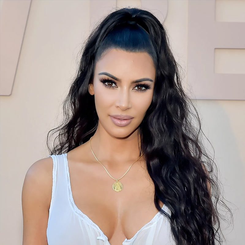 তবে ওরহানের সঙ্গে যে শুধু বলিউড তারকাদের ঘনিষ্ঠ বন্ধুত্ব রয়েছে তা নয়, কার্দাশিয়ান পরিবারের সঙ্গেও যোগাযোগ রয়েছে তাঁর।