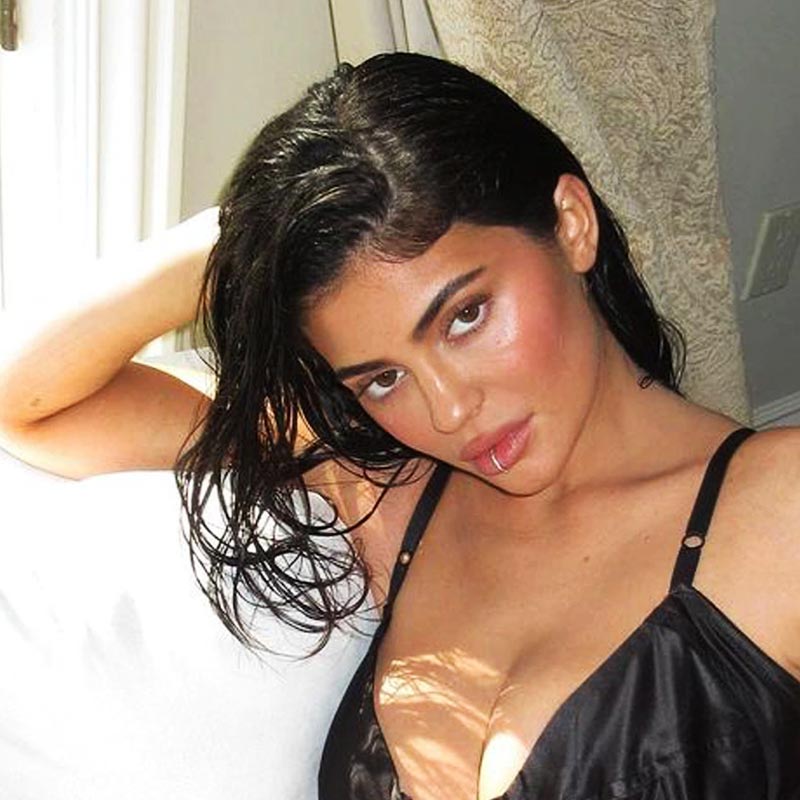 সংবাদ সংস্থা সূত্রের খবর, কাইলি জেনারের সঙ্গে ভাল বন্ধুত্ব রয়েছে ওরহানের।