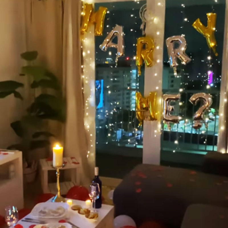 একটি ভিডিয়ো পোস্ট করে বিয়ের কথা সকলকে জানিয়েছেন দুই সুন্দরী। এক সঙ্গে কাটানো নানা মুহূর্তের কোলাজ দিয়ে ভিডিয়োটি সাজিয়েছেন তাঁরা। সঙ্গে প্রেম নিবেদনের বিশেষ সেই মুহূর্তের ঝলকও দেখিয়েছেন ভিডিয়োতে।