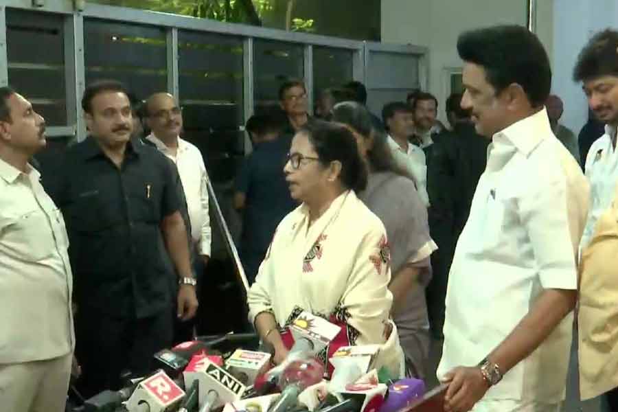 ‘দুই রাজনীতিক মুখোমুখি হলে...’! স্ট্যালিনের বাড়ি থেকে ফুরফুরে মেজাজে বেরোলেন মমতা