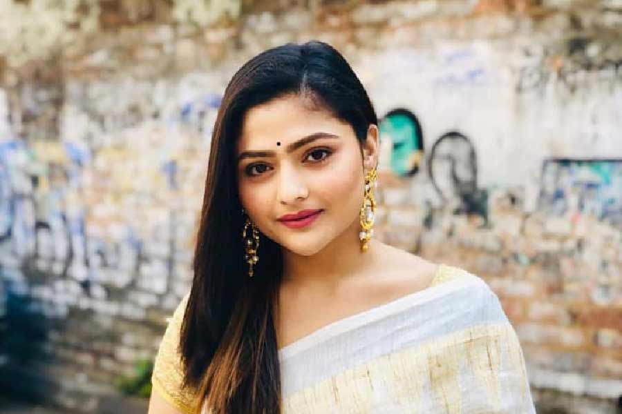 দু’বার দুরারোগ্য ক্যানসারের সঙ্গে লড়াই করে ফিরে এসেছেন তিনি। কিন্তু অভিনেত্রী ঐন্দ্রিলা শর্মার অবস্থা ফের আশঙ্কাজনক। হাসপাতালে ফের মৃত্যুর সঙ্গে পাঞ্জা লড়ছেন।