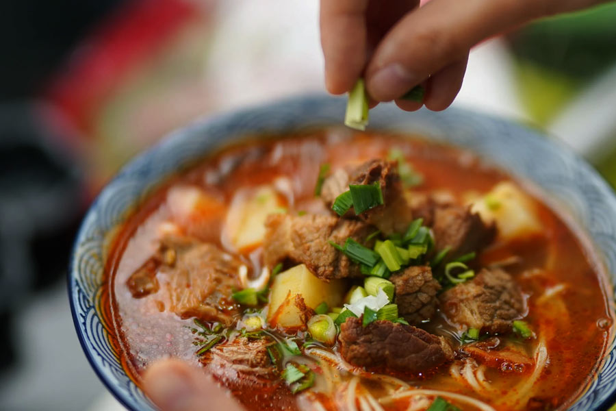 দেহগুলির ময়নাতদন্তের পর জানা গিয়েছিল, রাতের খাবারে ক্ষীরের মধ্যে আফিম মেশানো ছিল। পরিবারের ৮ জনকে খুনের অভিযোগ ওঠার পরের দিনই কীটনাশক খেয়ে আত্মহত্যার করার চেষ্টা করেন রেলুরামের দ্বিতীয় পক্ষের মেয়ে সনিয়া।
