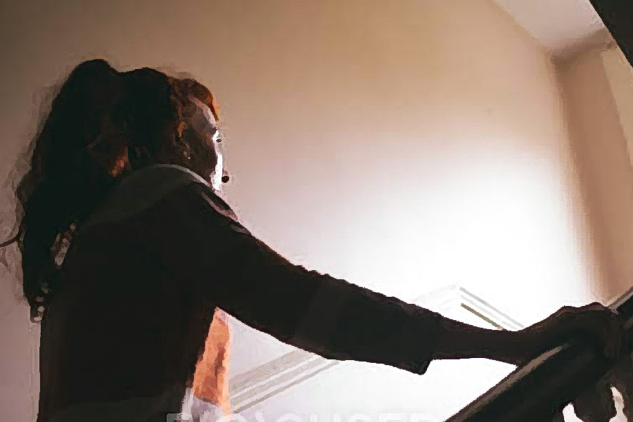 তদন্তকারীদের কাছে রেলুরামের এক পরিচারক জানিয়েছিলেন, ২৩ তারিখ নিজের জন্মদিনের আগের দিন বোন প্রিয়ঙ্কাকে হস্টেল থেকে ফার্ম হাউসে ডেকে এনেছিলেন সনিয়া। 