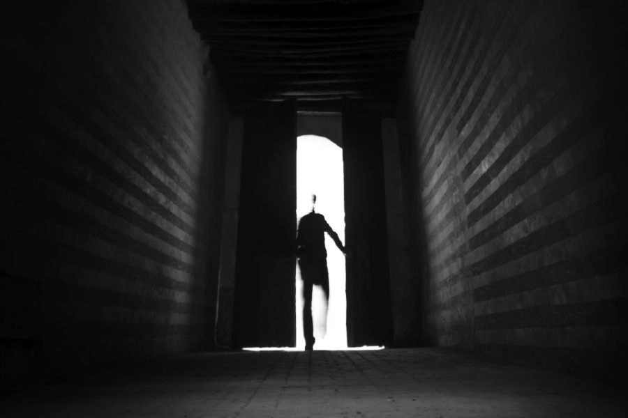 পরিচারকদের সন্দেহ, খুনের পর স্বামীকে গাড়ি করে পালাতে সাহায্য করেছিলেন সনিয়া। পুলিশের কাছে নিজেদের সন্দেহের কথা জানিয়েছিলেন তাঁরা।