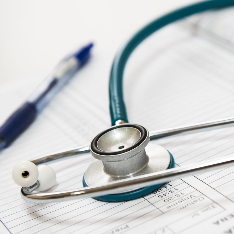 তদন্ত চালিয়ে দেখা যায় ১৯৩০ থেকে ১৯৪১ সালের মধ্যে ব্রঙ্কলির চিকিৎসায় ১২ জনের বেশি মানুষ মারা গিয়েছিলেন। এর পরই একাধিক মামলা করা হয় ব্রঙ্কলির বিরুদ্ধে।