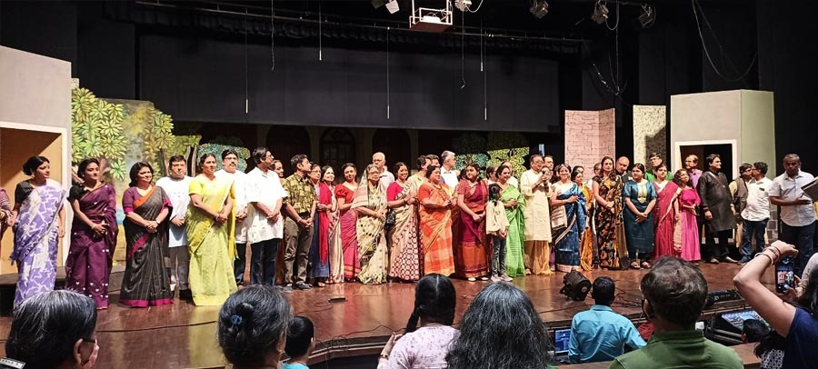  ‘আনন্দম’ মুহূর্ত  