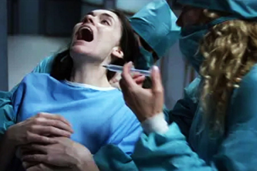 বহু সিনেমায় দেখানো হয়, হাওয়া ভরা ইনজেকশন সিরিঞ্জ শরীরে ঢোকালে তা নাকি হৃদ্‌স্পন্দন থামিয়ে দেয়। কিন্তু এই ধারণা একদম ভুল।