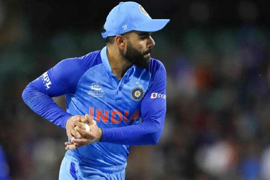 মাঠের দুই আম্পায়ার মারাইস ইরাসমাস এবং ক্রিস ব্রাউনের নজর এড়িয়ে যায় এই ঘটনা। তৃতীয় আম্পায়ারও আপত্তি করেননি। বাংলাদেশের দুই ব্যাটারের তরফেও কোনও প্রতিবাদ আসেনি।