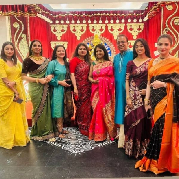 শীলবাটীর পুজোয় টলিপাড়ার তারকারা।