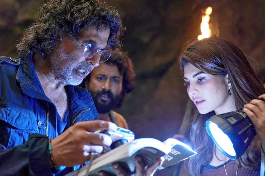 অক্ষয়ের পরেই তালিকায় রয়েছে জ্যাকলিন ফার্নান্ডেজের নাম। 