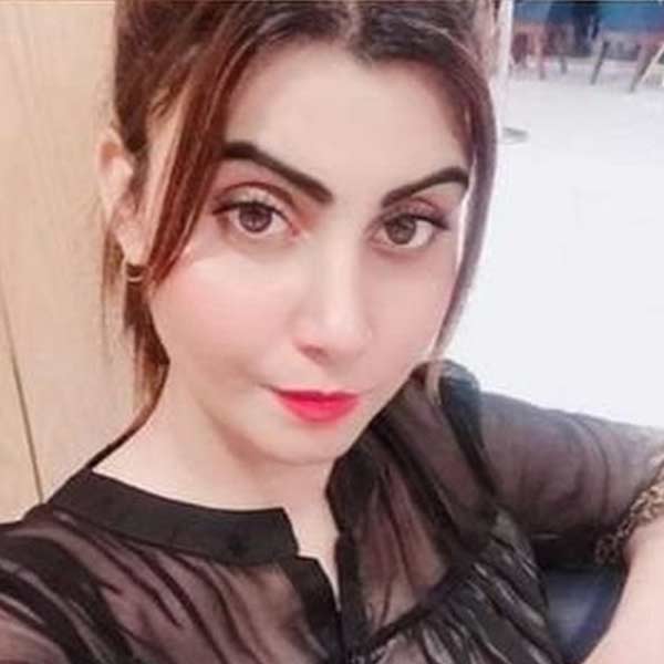 পাকিস্তানের এই অভিনেত্রী বৃহস্পতিবার টুইট করে জানিয়েছেন, তিনি জ়িম্বাবোয়ের কোনও বাসিন্দাকে বিয়ে করতে চান। তবে বিয়ে করার জন্য একটা শর্তও জুড়ে দিয়েছেন তিনি।