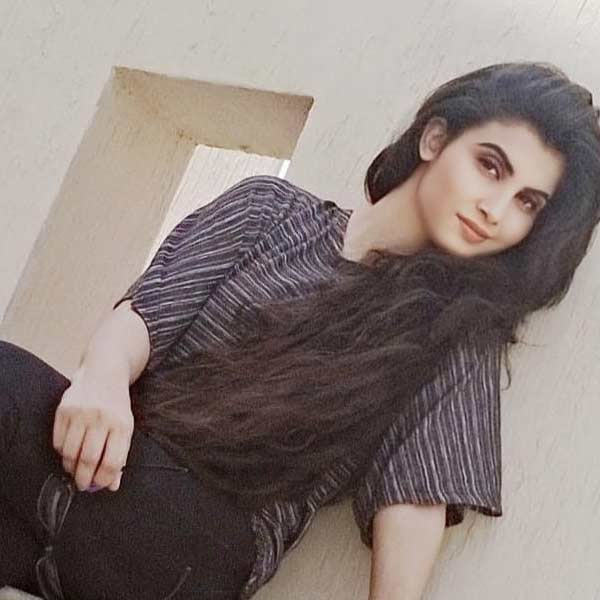 অস্ট্রেলিয়ার বিরুদ্ধে একটি টি-টোয়েন্টি ম্যাচে ভারত চার উইকেটে হেরে যাওয়ায় টুইটারে উল্লাস প্রকাশ করতে দেখা যায় পাকিস্তানের এই অভিনেত্রীকে। সে সময় শেহার দাবি করেছিলেন, ভারতের ক্রিকেট টিম আদতে ক্রিকেটটাই খেলতে পারে না। তাই অস্ট্রেলিয়ার মতো দেশের কাছে তাদের খেলা শেখা উচিত।