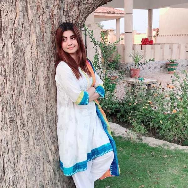 তার কারণ ব্যাখ্যা করে ওই ব্যক্তি লেখেন, “জ়িম্বাবোয়ে কোনও অবস্থাতেই ভারতকে হারাতে পারবে না।” অন্য এক জন আবার শেহারকে উদ্দেশ্য করে লেখেন, “ভারত-বাংলাদেশ ম্যাচে বাংলাদেশ হেরে যাওয়ার পরেই আপনার টুইটার অ্যাকাউন্টটি ডিলিট করে দেওয়া উচিত ছিল।”