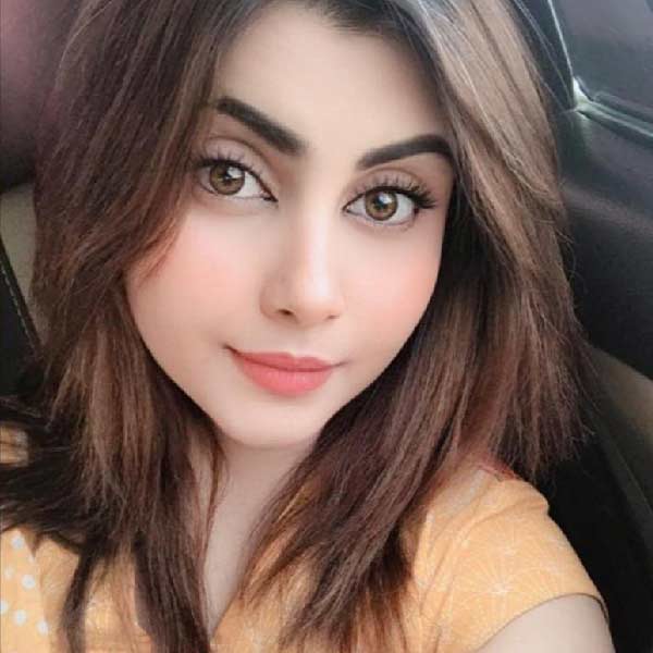 শেহারের জন্ম পাকিস্তানের হায়দরাবাদে। মূলত ছোট পর্দার এই অভিনেত্রী ২০১৪ সালে একটি হাসির ধারাবাহিকে অভিনয় করে প্রচারে আসেন। অভিনয়ের জগতে খ্যাতি পাওয়ার পর শেহার দাবি করেছিলেন, তাঁর পরিবার এবং এলাকার লোকজন চাননি যে, তিনি এই পেশায় আসুন। যদিও তাঁর পরিবার শেহারের এই দাবিকে মানতে চায়নি। 