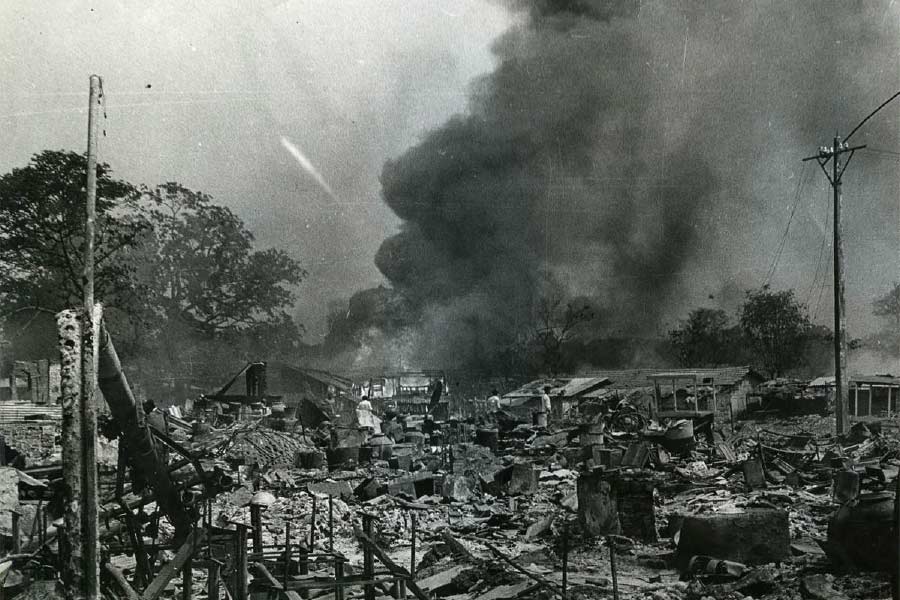 শিখ হিংসায় সারা দেশে প্রায় ৩০০০ মানুষের প্রাণ গিয়েছিল। সেই হিংসা চরমতম আকার নিয়েছিল রাজধানী নয়াদিল্লিতে। শুধু নয়াদিল্লির শিখ অধ্যুষিত ত্রিলোকপুরী এলাকাতেই বাড়ি থেকে টেনে বার করে এনে নৃশংস ভাবে খুন করা হয়েছিল ৯৫ জনকে। জ্বালিয়ে দেওয়া হয়েছিল অন্তত ১০০টি বাড়ি।