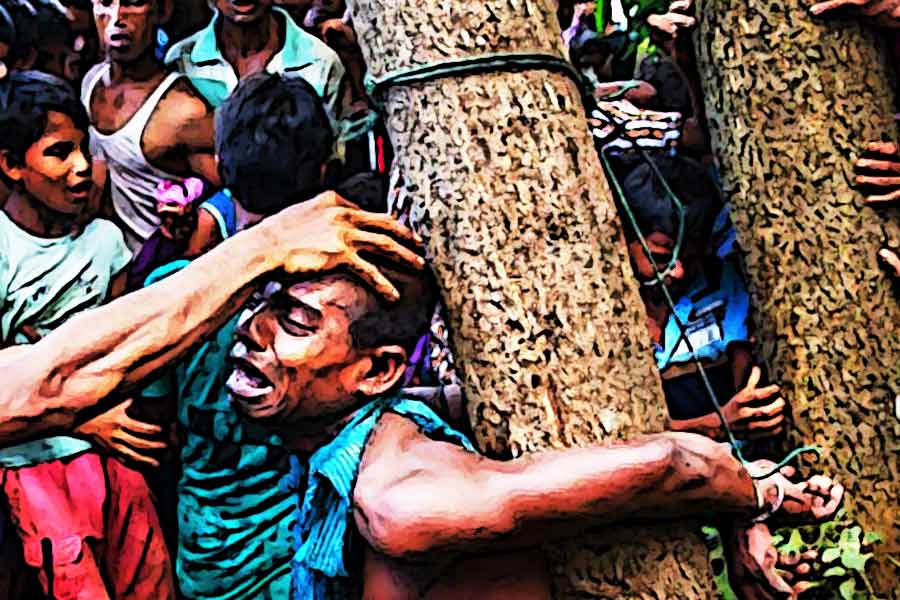 পরের ঘটনা ত্রিপুরার। ধর্ষণে অভিযুক্ত ৪৬ বছরের এক ব্যক্তিকে একদল মহিলা গাছে বেঁধে চরম শাস্তি দেন। পুলিশ সূত্রে খবর, ধর্ষণে অভিযুক্ত ব্যক্তিকে গাছে বেঁধে চলে বেদম প্রহার। মহিলাদের মারে ওই ব্যক্তির মৃত্যু হয়। ত্রিপুরার ঢালাই জেলার গন্ডচেরা থানা এলাকায় ঘটনাটি ঘটে। পুলিশ সূত্রে খবর, ওই ব্যক্তি ৮ বছর জেল খেটেছেন। ছাড়া পাওয়ার পর তিনি মায়ের সঙ্গে একটি ধর্মীয় অনুষ্ঠানে এসেছিলেন। পাঁচ বছর বয়সি এক শিশুকন্যাকে পার্শ্ববর্তী একটি জঙ্গলে নিয়ে গিয়ে তিনি নির্যাতন করেন বলে অভিযোগ। এর পর সেই নাবালিকাকে সেখানে রেখে চলে গিয়েছিলেন ওই ব্যক্তি।