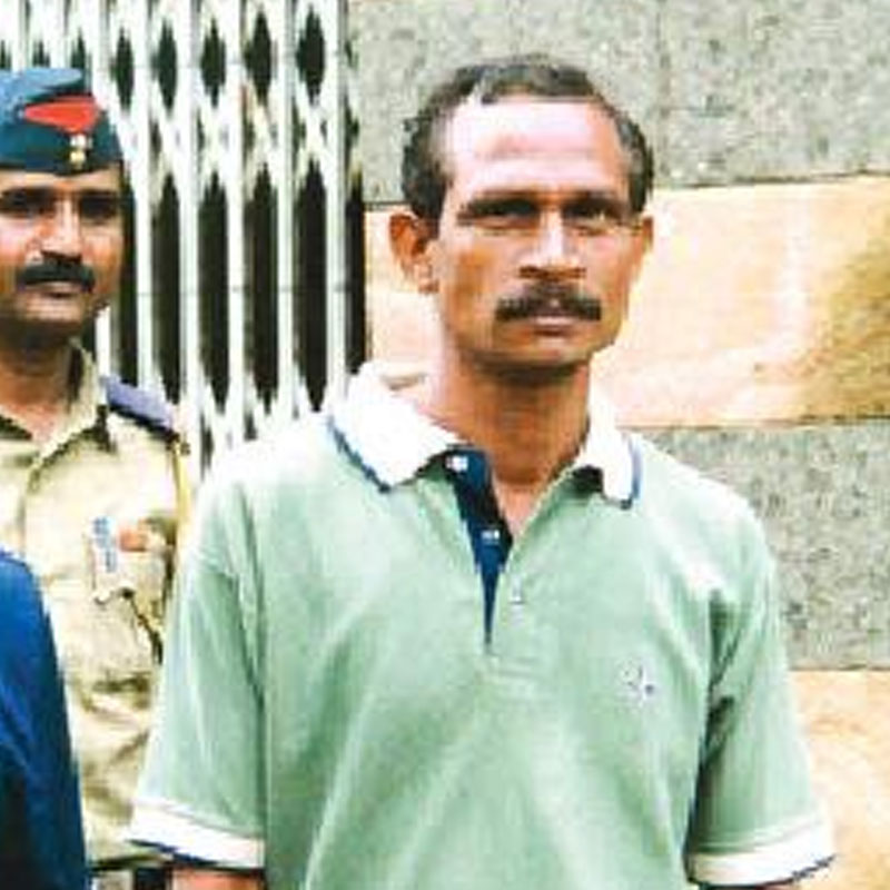 খুন, ডাকাতি, অপহরণ, ধর্ষণ, গণধর্ষণ, রাহাজানি— একের পর এক অভিযোগ ছিল কালীচরণের বিরুদ্ধে। ২০০৪ সালের ১৩ অগস্ট নাগপুর জেলা আদালতের সাত নম্বর কক্ষে ছিল সে সব অপরাধের শুনানি।