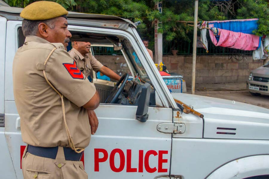 এজলাস থেকে ফিরে কস্তুরবা নগরের বস্তিতে উদ্‌যাপনে মেতেছিলেন মহিলারা। সেই রাতে গান, নাচ করেছিলেন তাঁরা মন খুলে। পরে কালীচরণকে খুনের অভিযোগে পাঁচ জনকে গ্রেফতার করেছিল পুলিশ। কিন্তু কস্তুরবা নগরের প্রতিটি মহিলা রুখে দাঁড়ান। জানান, সকলেই সে দিন এজলাসে খুন করেছিলেন কালীকে। অগত্যা পাঁচ মহিলাকে ছেড়ে দিয়েছিল নাগপুর পুলিশ।