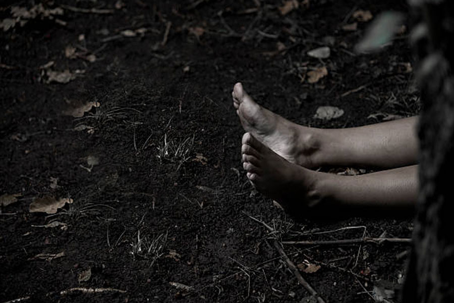 বহু নির্যাতিতা থানায় গিয়ে অভিযোগ জানিয়েছিলেন। তাঁদের অভিযোগ, পুলিশ কিছুই করেনি। উল্টে নির্যাতিতাদের কুকথা বলেছে। ‘যৌনকর্মী’ বলেছে। কালীচরণের বিরুদ্ধে একটি ধর্ষণের মামলাও দায়ের করেনি পুলিশ।