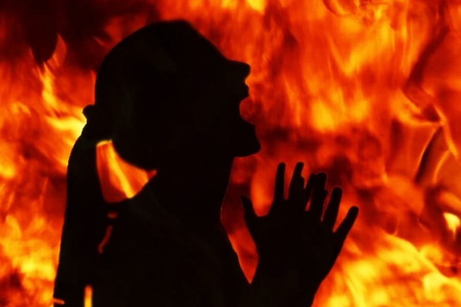 আরও অভিযোগ, কলমা নামে এক মহিলা সন্তানের জন্ম দেওয়ার ১০ দিনের মাথায় তাঁকে ধর্ষণ করেছিলেন কালীচরণ। সহ্য করতে না পেরে গায়ে কেরোসিন ঢেলে আত্মহত্যা করেছিলেন কলমা।