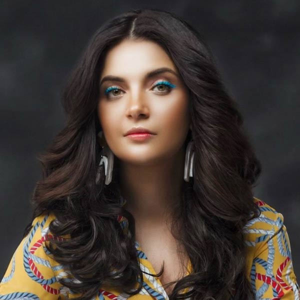 আরমিনা লিখেছেন, ‘‘আমি ইমরান এবং বাকি আহতদের দ্রুত আরোগ্য কামনা করছি। আমি হতবাক! হামলাকারীরা কি ভেবেছিল যে আজকের দুনিয়ায় তারা এই জঘন্য অপরাধ করে ছাড় পেয়ে যাবে?’’