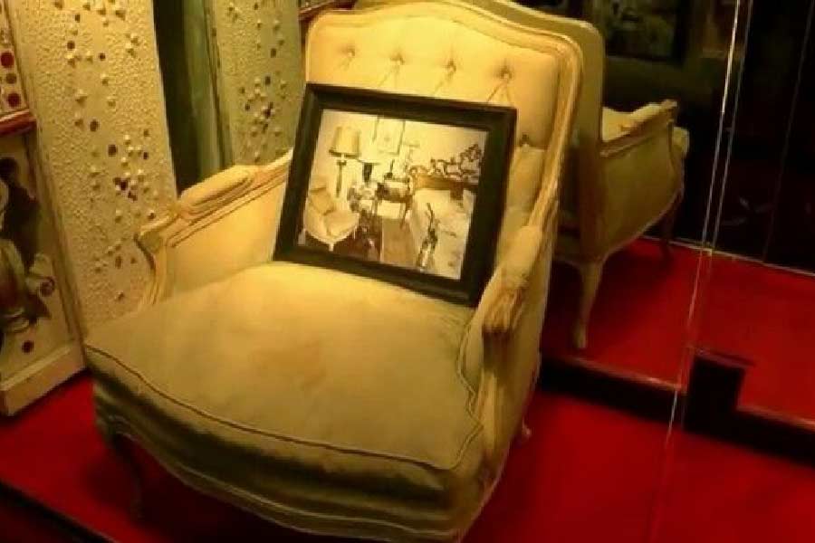 আধিভৌতিক বিষয়ে জ়াকের নিজেরও উৎসাহ কম নয়। ভূতুড়ে কারবার নিয়ে নিজের তৈরি খান দশেক তথ্যচিত্র এবং টেলিসিরিজ়ও তৈরি করে ফেলেছেন তিনি। তার সবক’টিতেই মুখ দেখিয়েছেন এই অভিনেতা।