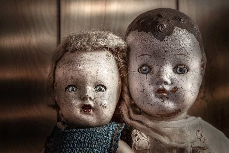 জ়াকের কাছে রয়েছে বহু সিরিয়াল কিলারের সংগ্রহে থাকা জিনিসপত্রও। সে সবই তাঁর মিউজ়িয়ামে দেখা যায়। ষাটের দশকের কুখ্যাত অপরাধী চার্লস ম্যানসনের রক্তমাখা ছাই থেকে সিরিয়াল কিলার টেড বান্ডির চশমা— সবেতেই হামলে পড়েন উৎসাহীরা।