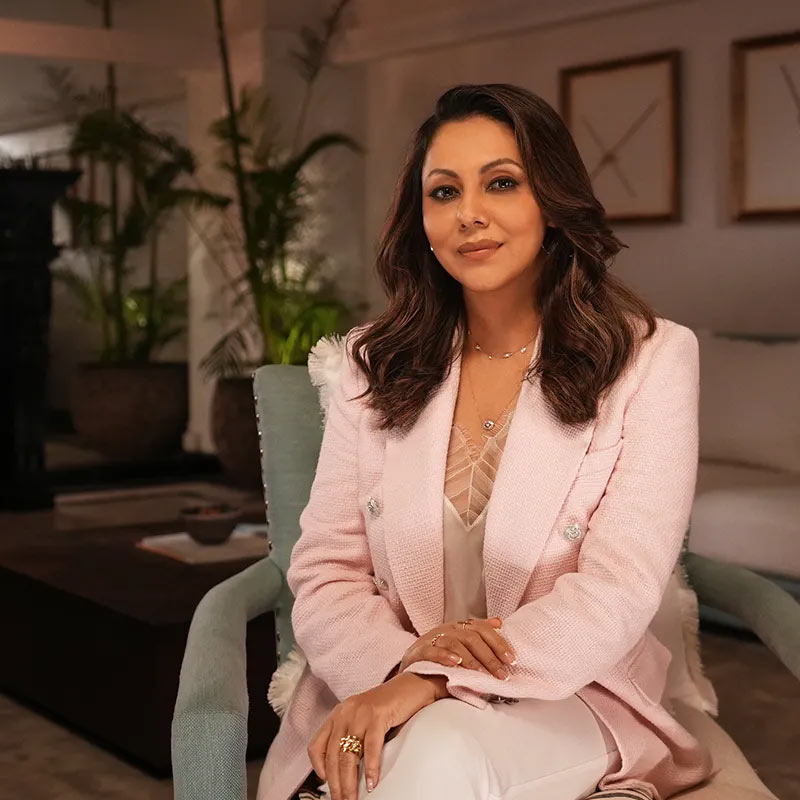 তিনি আরও জানান, নীতা অম্বানীর কাজ চেনার চোখ রয়েছে এবং গৃহসজ্জা নিয়ে তাঁর পছন্দ বেশ রুচিশীল। নীতার এই গুণগুলি অনুপ্রেরণা দিয়েছে গৌরীকে।