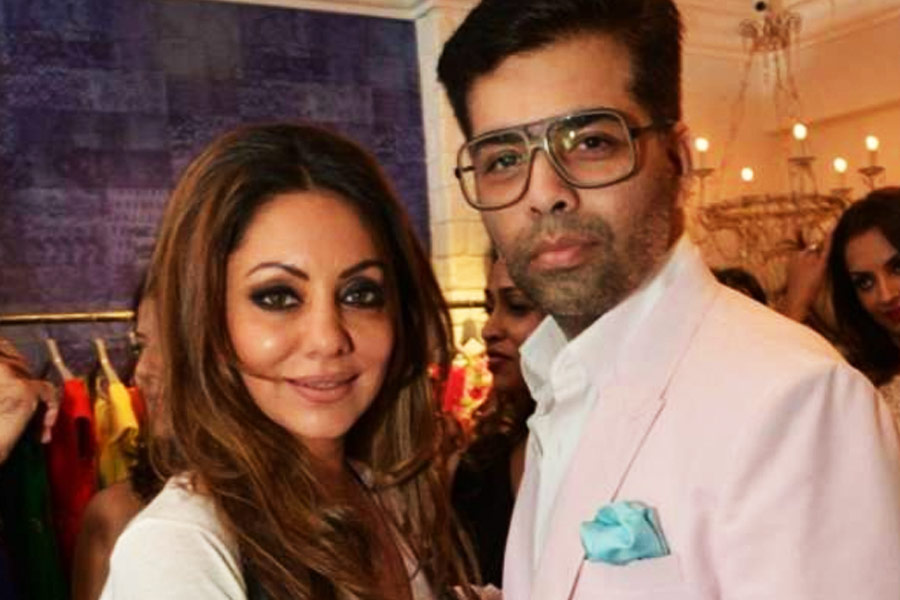 পরিচালক এবং প্রযোজক কর্ণ জোহরের সঙ্গে গৌরী খানের বন্ধুত্ব বহু দিনের। মুম্বইয়ে কর্ণের যে পেন্টহাউস রয়েছে, তা সাজানোর দায়িত্ব পড়েছিল গৌরীর উপরেই।