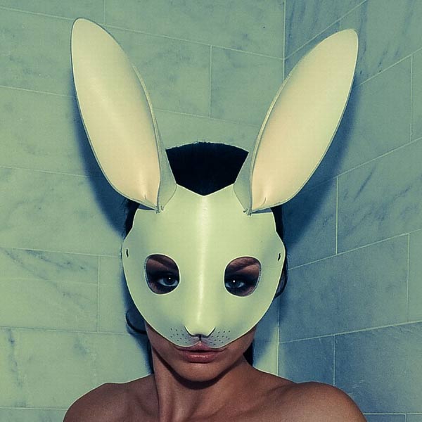 হ্যালি জানান, এসএনসিটিএম-এ তাঁর শো হয় অভিব্যক্তিতে ভরা এবং কামোদ্দীপক। দর্শকদের বাস্তব থেকে বার করে উন্মাদনায় ভরা কল্পনার জগতে প্রবেশ করানোই হ্যালির কাজ।