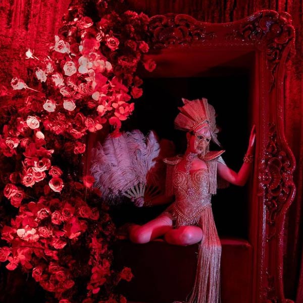 হ্যালি বলেন, ‘‘আমি যখন এসএনসিটিএম-এর দর্শকদের জন্য পারফর্ম করি তখন আমি আমার করা চরিত্রে বাঁচি। আমি বিভিন্ন উপায়ে নিজের প্রতিটি পারফরম্যান্স উপভোগ করি।’’