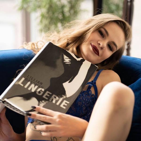 যে কেউ কি এই সেক্স ক্লাবগুলিতে প্রবেশাধিকার পাবেন? এর উত্তরও দিয়েছেন হ্যালি। তিনি জানিয়েছেন, এই ক্লাবগুলির সদস্যপদ পেতে হলে অবশ্যই সমাজের উচ্চস্তরের মানুষ হতে হবে।