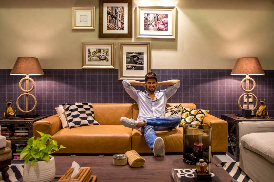 সিদ্ধার্থের ছিমছাম কিন্তু নজরকাড়া জিনিস বরাবরের পছন্দ। অভিনেতার পছন্দের কথা মাথায় রেখে গৌরী বাড়ি সাজিয়েছেন সিদ্ধার্থের।