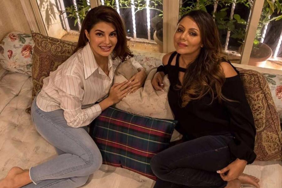 শ্রীলঙ্কা-সুন্দরী জ্যাকলিন ফার্নান্ডেজের মুম্বইয়ের বাড়িটি সাজিয়েছেন গৌরী। পুরো বাড়ি জুড়েই পুরনো দিনের ছাপ রাখতে চেয়েছিলেন অভিনেত্রী।