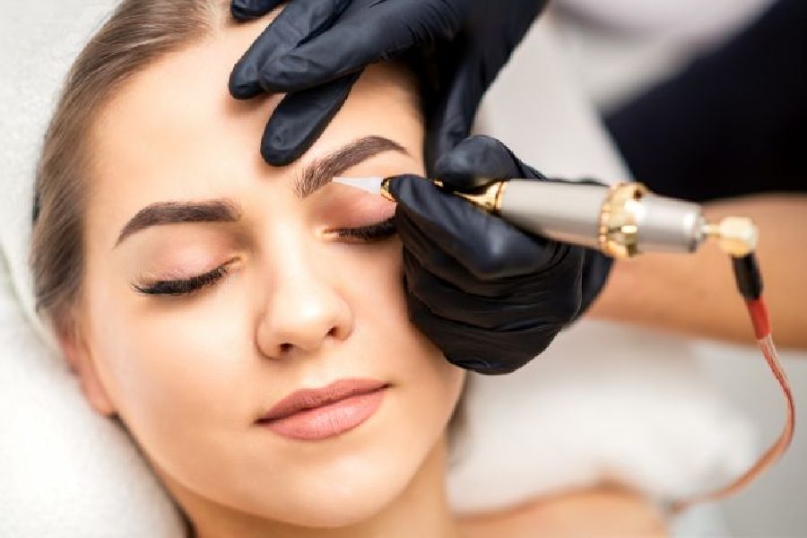 ভুরুর রোম প্রতিস্থাপন করেন অনেকেই।