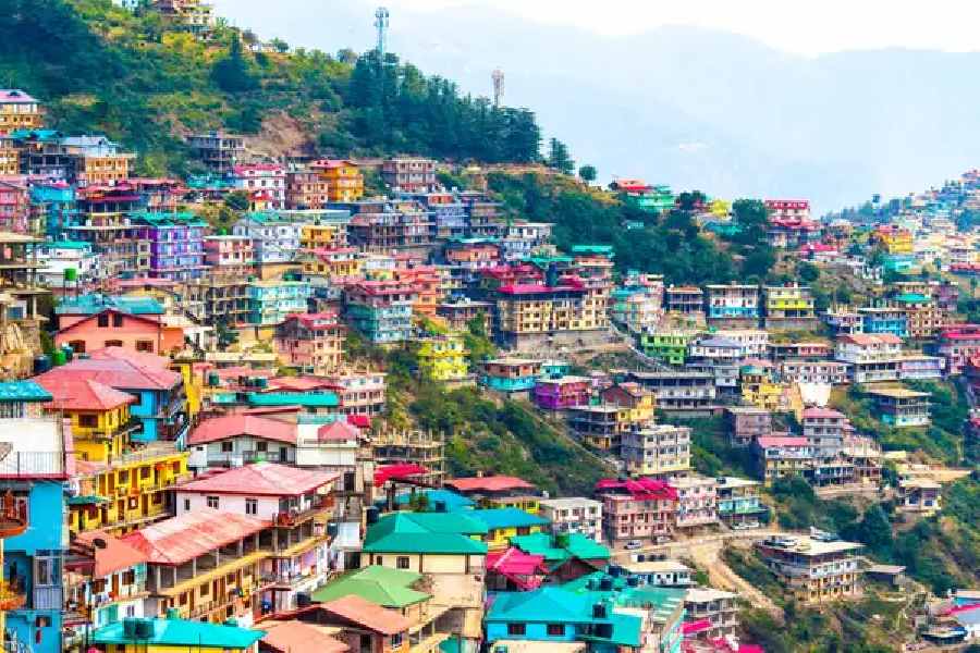 মুসৌরি পাহাড়ের ঢালে রয়েছে অজস্র থাকার জায়গা।