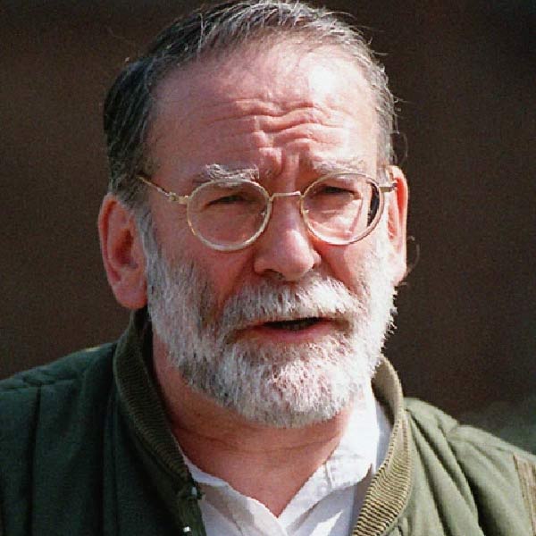 ১৯৯৮ সালের অগস্টে একই সন্দেহ হয় এক ট্যাক্সি চালকের। জন শ নামে ওই চালক পুলিশকে বলেন, অনেক প্রবীণ মহিলাকে তিনি হ্যারল্ডের চেম্বারে নিয়ে গিয়েছিলেন। তাঁদের মৃত্যু হয়েছিল বলে পরে জানতে পারেন। জনের দাবি, মৃত্যু হওয়ার মতো অসুস্থ তাঁরা কেউই ছিলেন না। 