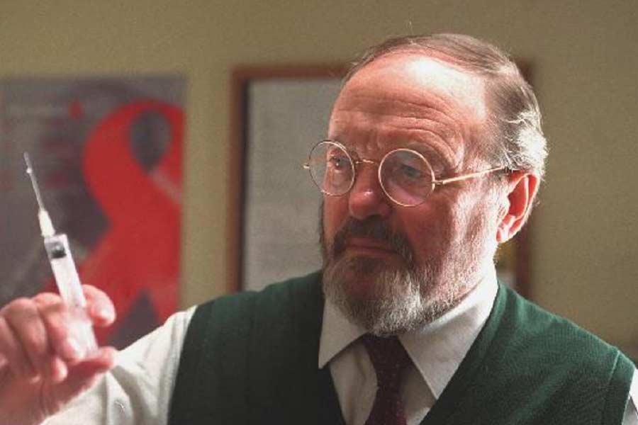 এর পর হ্যারল্ডের ১৫ জন রোগীর মৃত্যু অনুসন্ধানে নামে পুলিশ। প্রত্যেকের শরীরেই মেলে ডায়মরফিন। প্রত্যেক রোগীর প্রেসক্রিপশনেই হ্যারল্ড লিখে রেখেছিলেন, তাঁরা গুরুতর অসুস্থ।