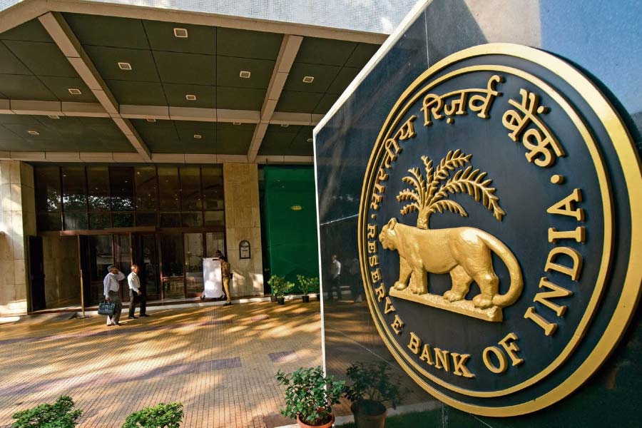 ভারতীয় মুদ্রার আঁতুড়ঘর রিজ়ার্ভ ব্যাঙ্ক অফ ইন্ডিয়া। দেশের অর্থনীতিকে পরিচালনা করে এই কেন্দ্রীয় ব্যাঙ্ক। অর্থ মন্ত্রকের অধীন এই ব্যাঙ্ক থেকেই যাবতীয় মুদ্রা এবং নোট ছাপানো হয়।