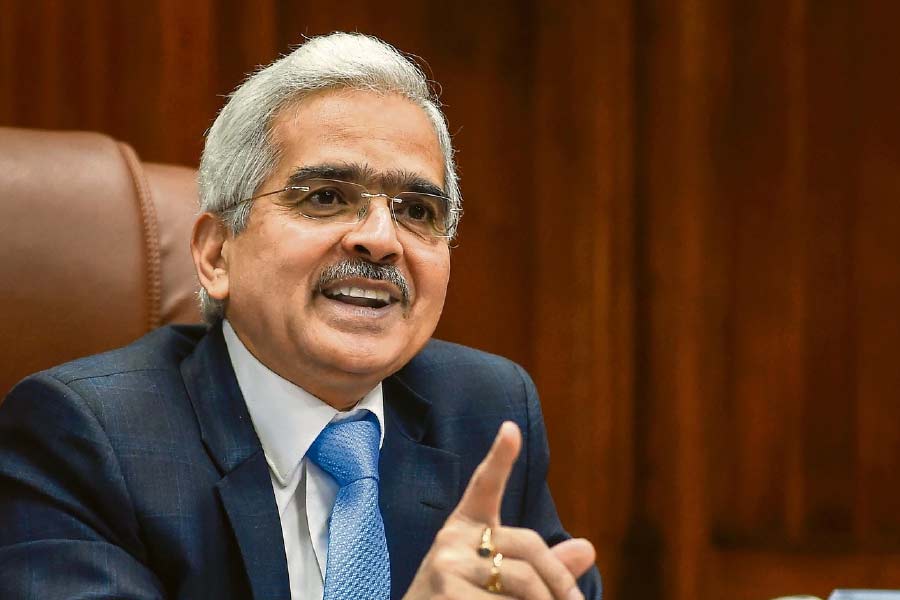 ৮৭ বছর আগে ব্রিটিশ ভারতে আরবিআইয়ের পথ চলা শুরু হয়েছিল। ১৯৩৫ সালের ১ এপ্রিল তার জন্ম। রিজ়ার্ভ ব্যাঙ্কের বর্তমান গভর্নর শক্তিকান্ত দাস। 