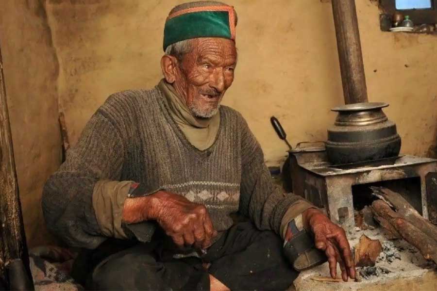 স্থানীয় প্রশাসনের তরফে জানানো হয়েছে, উপযুক্ত সম্মান ও মর্যাদার সঙ্গে নেগির শেষকৃত্যের ব্যবস্থা করা হবে। নেগির ভোট দেওয়ার উৎসাহ ছিল দেখার মতো। নানা সময়ে দেশের তরুণ প্রজন্মকে ভোটদানে উৎসাহ দিয়েছেন তিনি।