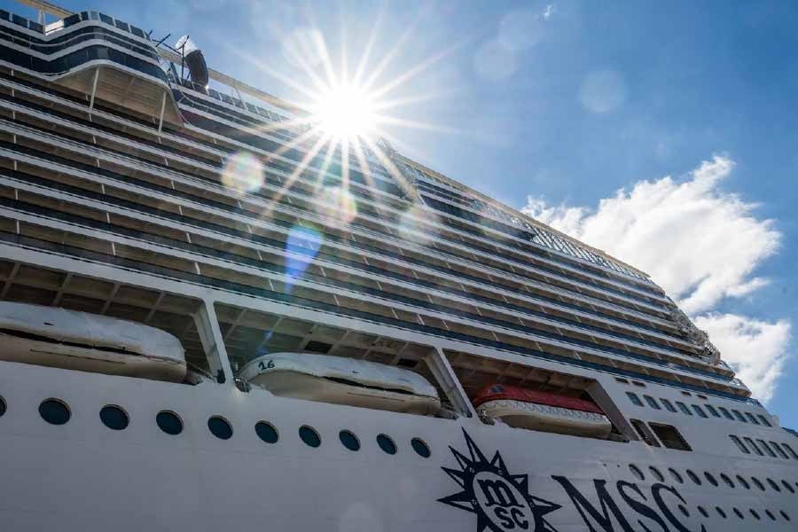 তবে শুধু ফুটবলারদের স্ত্রী ও প্রেমিকা নন, তাঁদের সন্তান ও পরিবারের অন্য সদস্যরাও প্রমোদতরীতে থাকতে পারবেন। বিশেষ করে বাচ্চাদের জন্যও একাধিক মনোরঞ্জনের ব্যবস্থা থাকছে। রয়েছে বাস্কেটবল, বাম্পার কার, রোলার ডিস্কো রিঙ্ক। 