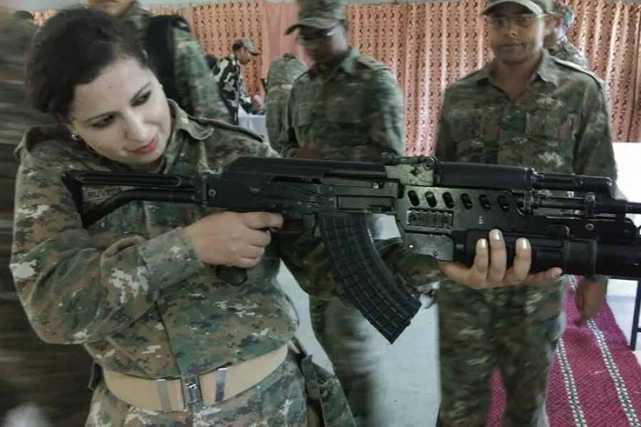 কাশ্মীরের কুপওয়াড়ার ফারকিনে জন্ম রুবেদার। শৈশব থেকেই বন্দুক, গুলি আর জঙ্গিদের চোখরাঙানি দেখেই বড় হয়েছেন তিনি।