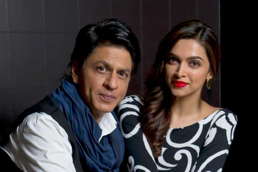 Shahrukh's private chat with Deepika!  What happened on the set of 