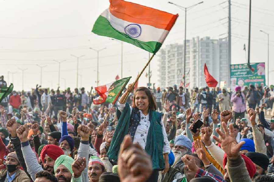 মস্তিষ্ক ও কলমের বিরুদ্ধে ক্ষমতাশালীর রণহুঙ্কার গণতন্ত্র বিসর্জনের পূর্বাভাস।