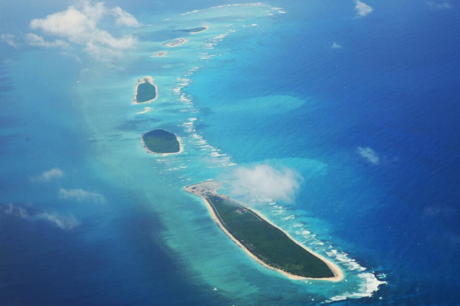 জল্পনা ছিল অনেক দিন থেকেই। এ বার চিন সাগরের একাধিক দ্বীপের গোপন নৌঘাঁটিতে চিনা পিপলস লিবারেশন আর্মির সমরসজ্জার ছবি সামনে আনল আমেরিকায় চিত্র সংবাদ সংস্থা গেটি ইমেজেস।