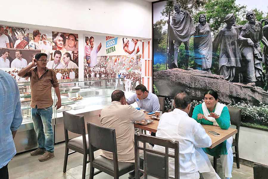 নবরূপ: কংগ্রেস দফতরের ক্যান্টিন