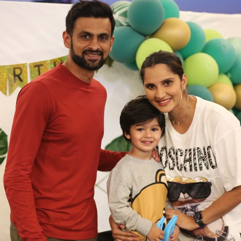 এই ভারত-পাকিস্তান জুটির এক মাত্র সন্তান ইজহান মির্জা মালিক। সানিয়া-শোয়েব একসঙ্গে না থাকলেও একসঙ্গেই ছেলের দেখাশোনা করছেন বলে খবর। 